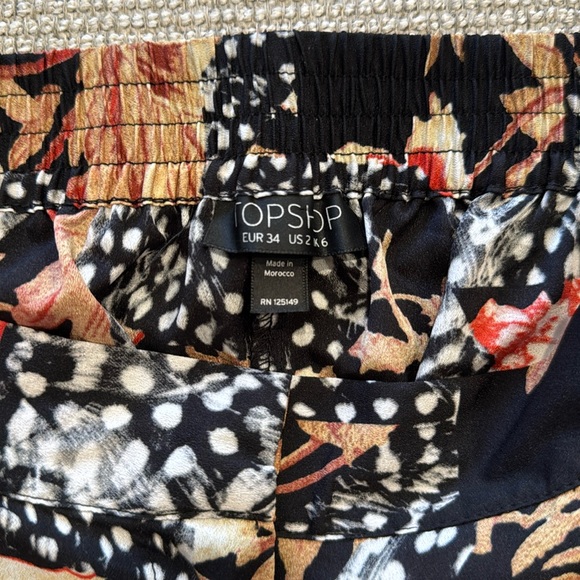 Top Shop Floral Shorts - size 2 - Picture 2 of 2